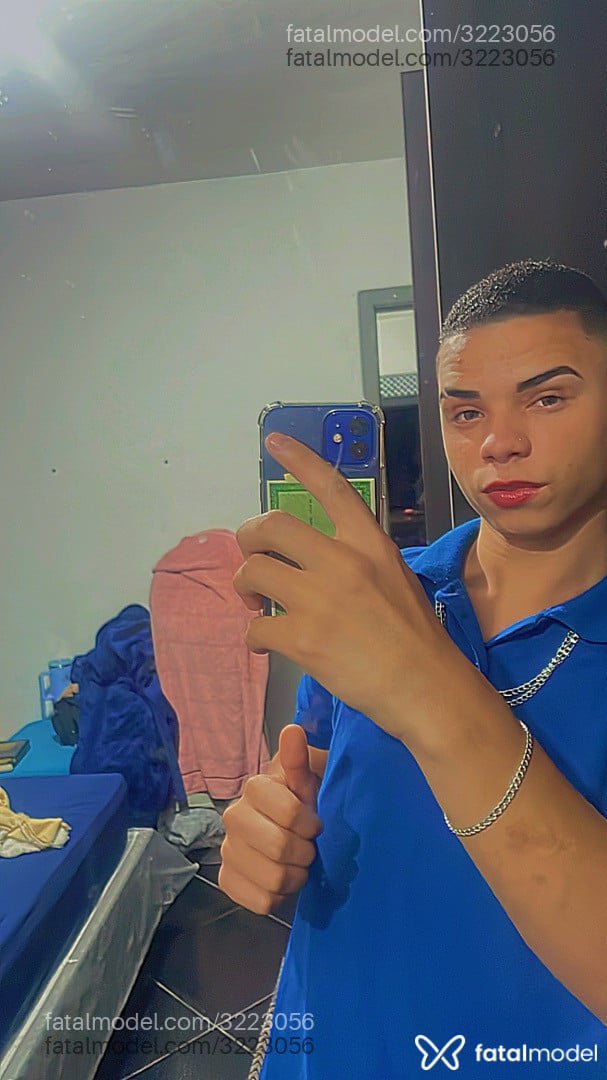 Acompanhante homem com cabelo castanho de olhos castanhos - Versao Braba