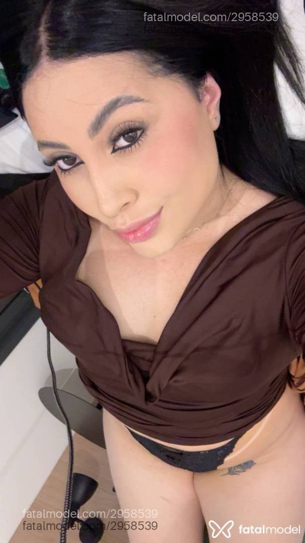 Acompanhante mulher morena (o) de olhos castanhos - Nicolle Matos
