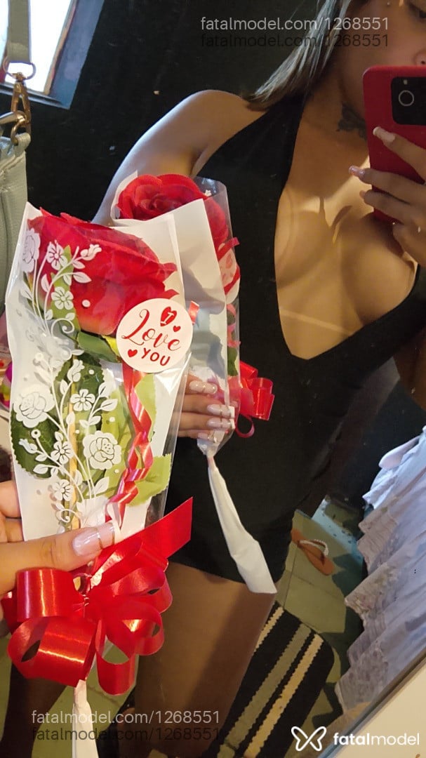 Acompanhante mulher com cabelo castanho de olhos castanhos em Ariquemes - Borboleta