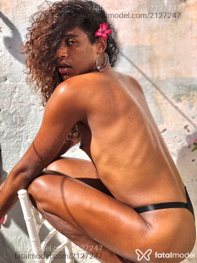 Acompanhante mulher trans com cabelo castanho de olhos castanhos em Juazeiro do Norte Acompanhante mulher trans com cabelo castanho de olhos castanhos em Juazeiro do Norte - Morena Fernandes