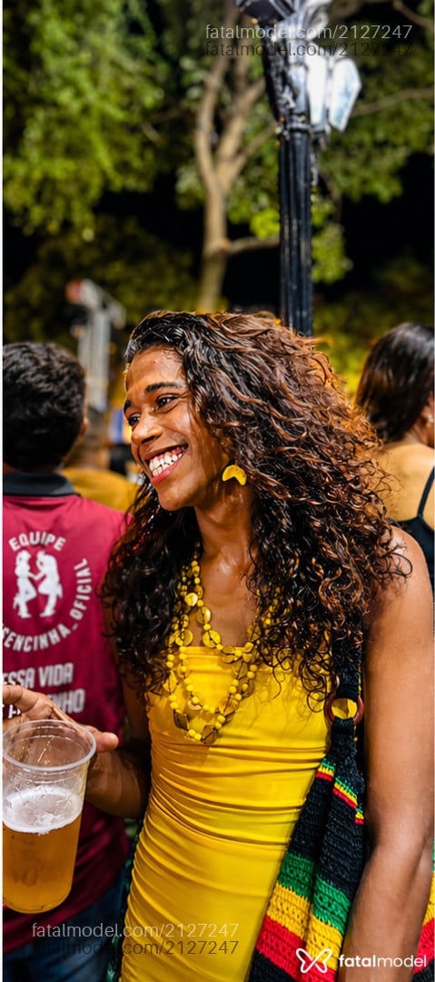 Acompanhante mulher trans com cabelo castanho de olhos castanhos em Juazeiro do Norte - Morena Fernandes