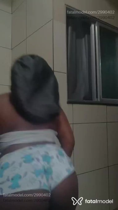Acompanhante mulher com cabelo castanho de olhos castanhos - Isa