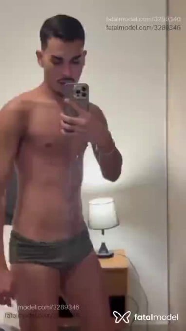 Acompanhante homem com cabelo castanho de olhos castanhos - Guto Gutierrez Acompanhante homem com cabelo castanho de olhos castanhos - Guto Gutierrez