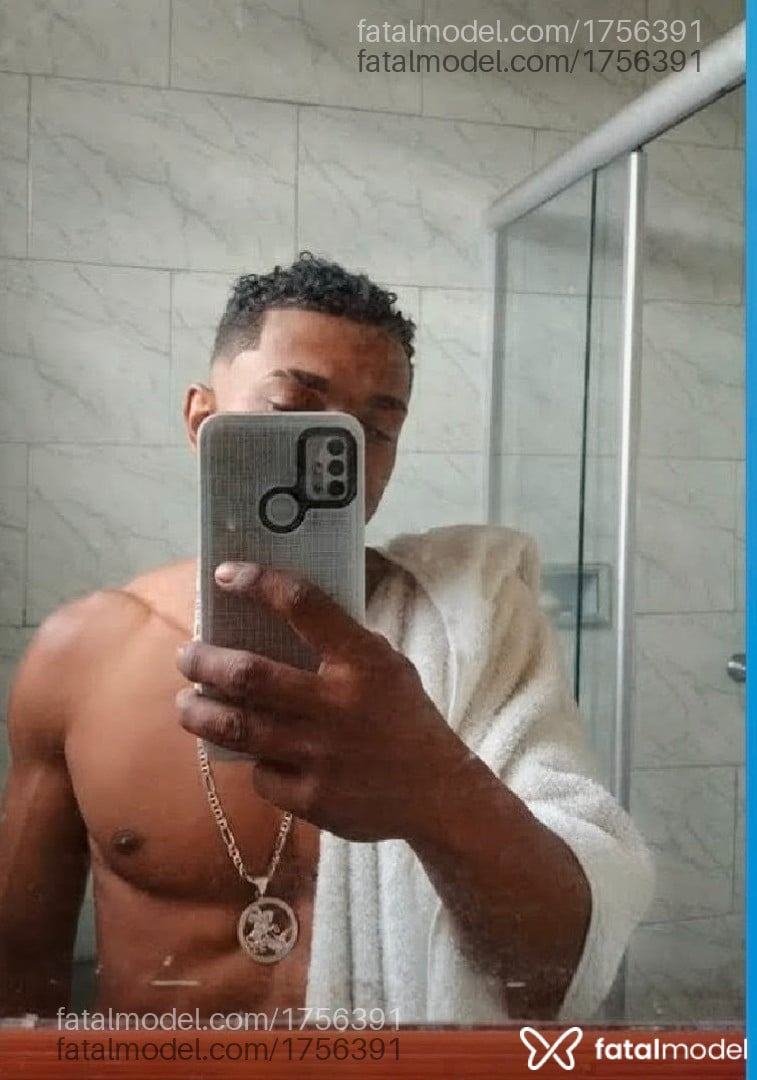 Acompanhante homem com cabelo castanho de olhos pretos em Paraty - Rafael Oliveira