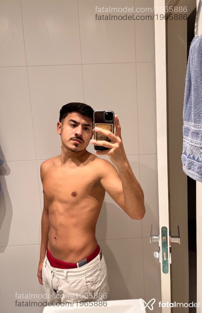 Acompanhante homem morena (o) de olhos cinza em Curitiba - Lucas