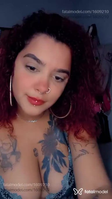 Acompanhante mulher morena (o) de olhos castanhos - Agnes