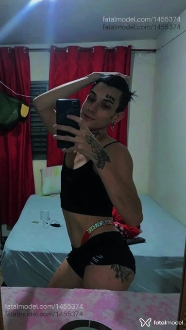 Acompanhante homem morena (o) de olhos castanhos - Chris Acompanhante homem morena (o) de olhos castanhos - Chris