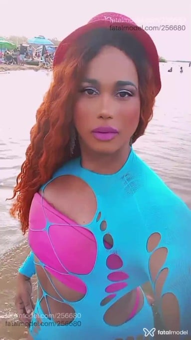 Acompanhante mulher trans loira (o) de olhos castanhos - Meirielly Piu Piu