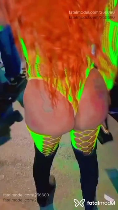 Acompanhante mulher trans loira (o) de olhos castanhos - Meirielly Piu Piu