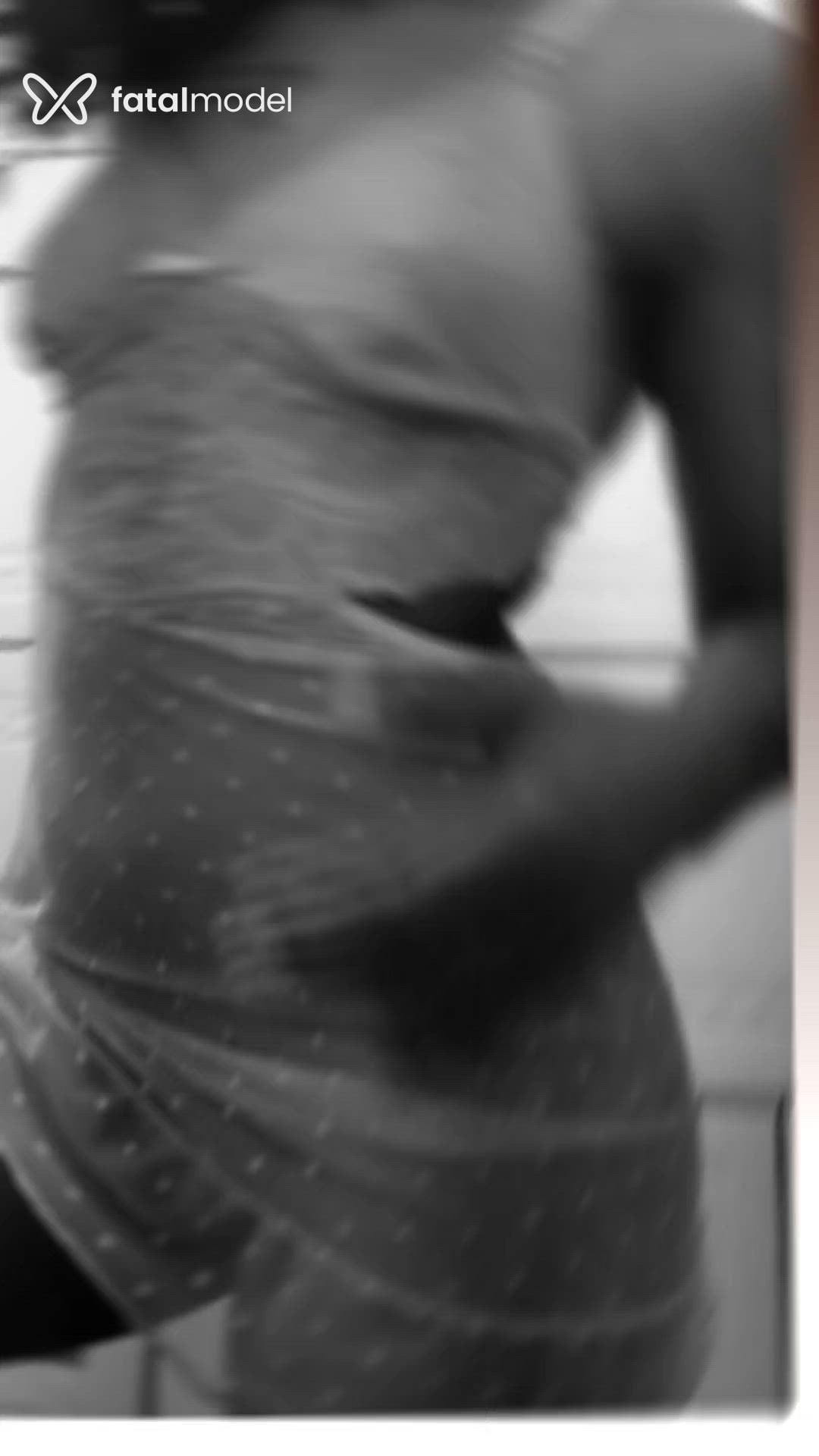 Acompanhante mulher morena (o) de olhos castanhos - Mia Khalí Cubana