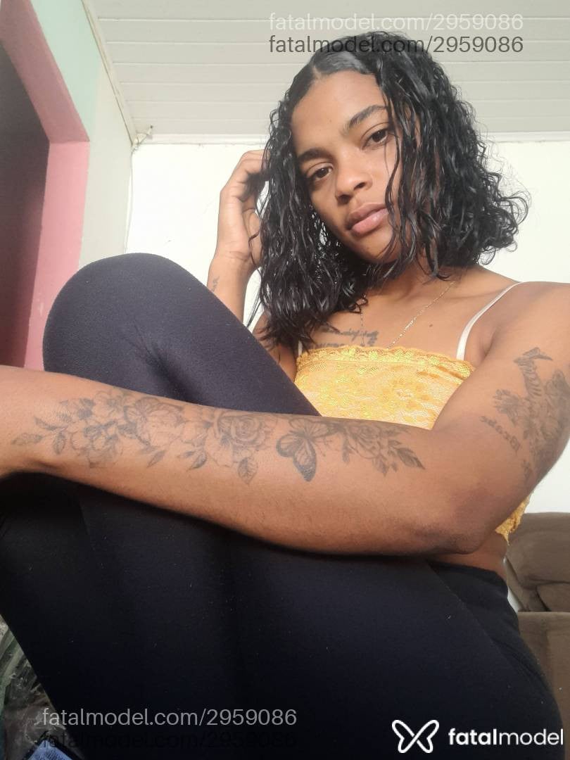 Acompanhante mulher morena (o) de olhos castanhos - Mohana