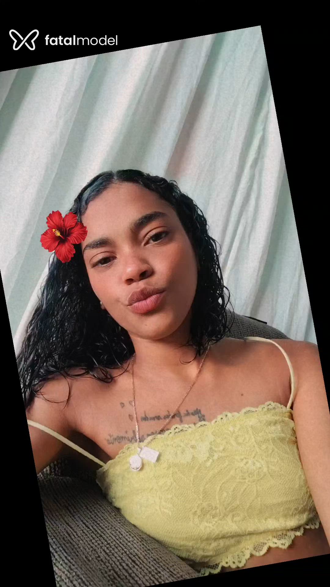 Acompanhante mulher morena (o) de olhos castanhos - Mia Khalí Cubana