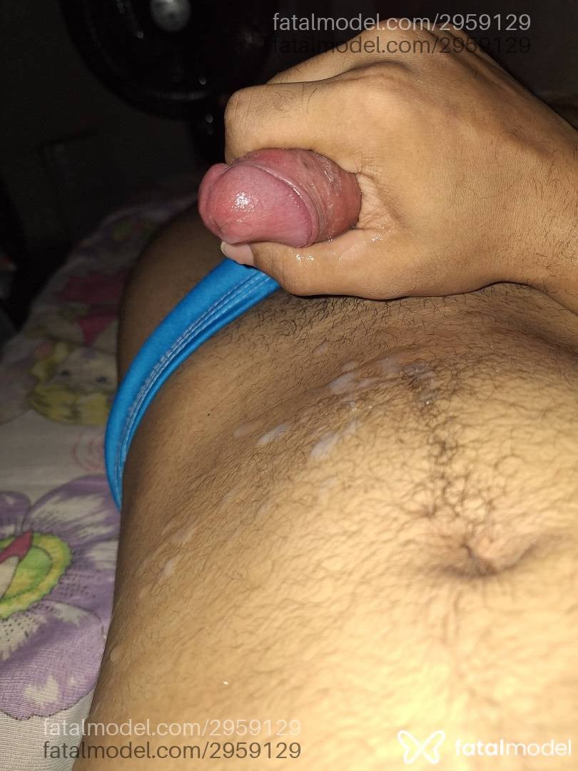 Acompanhante homem com cabelo castanho de olhos castanhos - santos