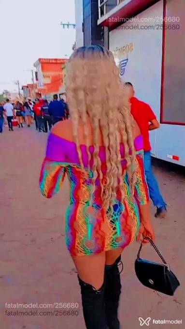 Acompanhante mulher trans loira (o) de olhos castanhos - Meirielly Piu Piu