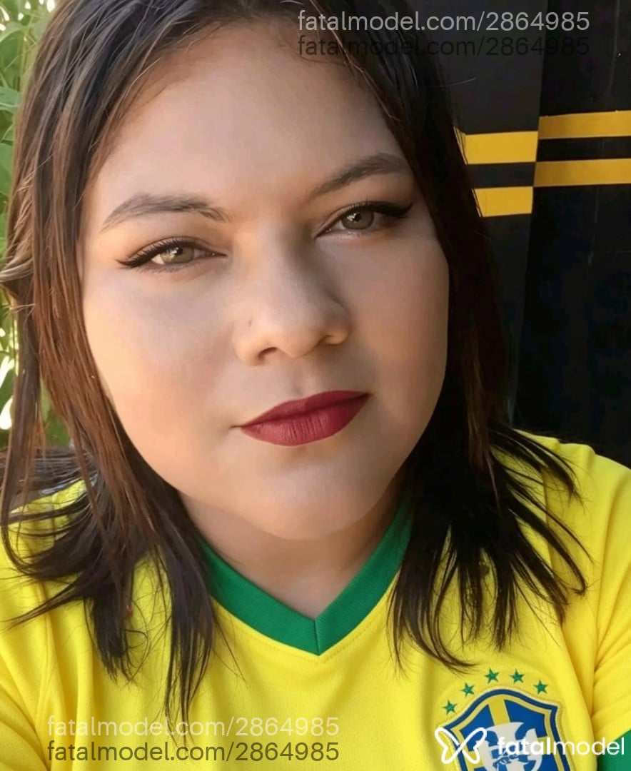 Acompanhante mulher com cabelo castanho de olhos verdes em Campo Novo do Parecis - Aninha