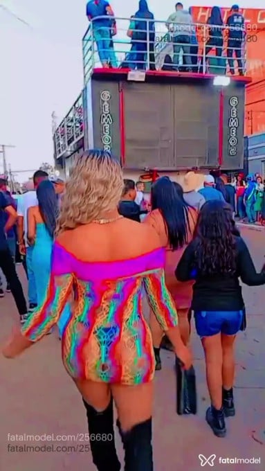 Acompanhante mulher trans loira (o) de olhos castanhos - Meirielly Piu Piu