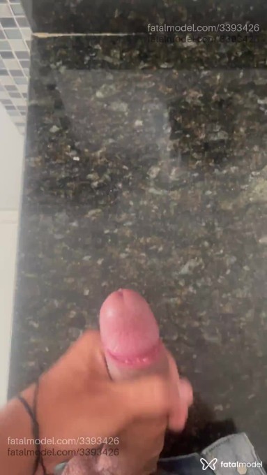 Acompanhante homem com cabelo castanho de olhos pretos - Filipe