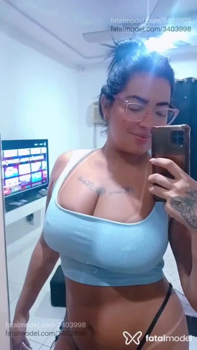 Acompanhante mulher morena (o) de olhos pretos em Virtual - Luanna Becker