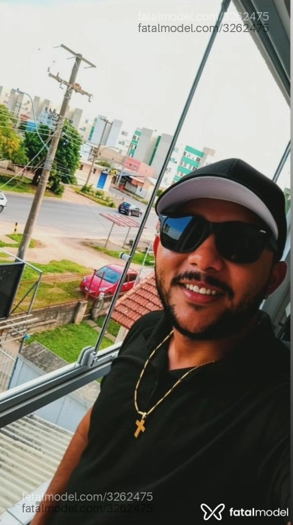 Acompanhante homem com cabelo grisalho de olhos pretos em Porto Alegre - Gildazio