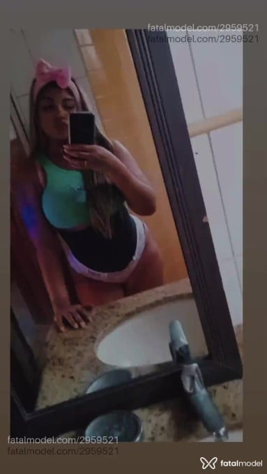 Acompanhante mulher com cabelo castanho de olhos castanhos em Macaé - Stella Silva