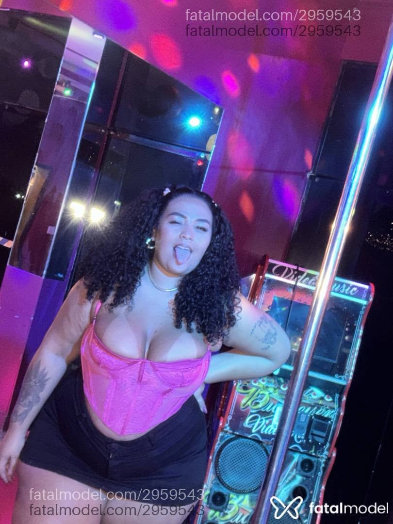 Acompanhante mulher morena (o) de olhos pretos em Macaé - Ursula
