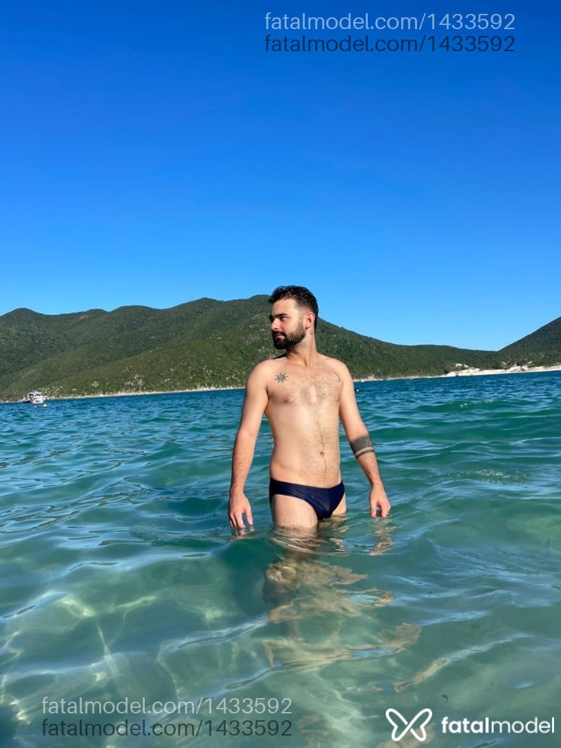 Acompanhante homem com cabelo castanho de olhos mel em Cabo Frio Acompanhante homem com cabelo castanho de olhos mel em Cabo Frio - Mineiro