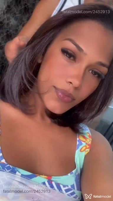 Acompanhante mulher trans com cabelo castanho de olhos castanhos em Salvador Acompanhante mulher trans com cabelo castanho de olhos castanhos em Salvador - Thaylinha