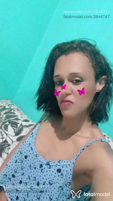 Acompanhante mulher com cabelo castanho de olhos mel em Santa Vitória Acompanhante mulher com cabelo castanho de olhos mel em Santa Vitória - Borboleta