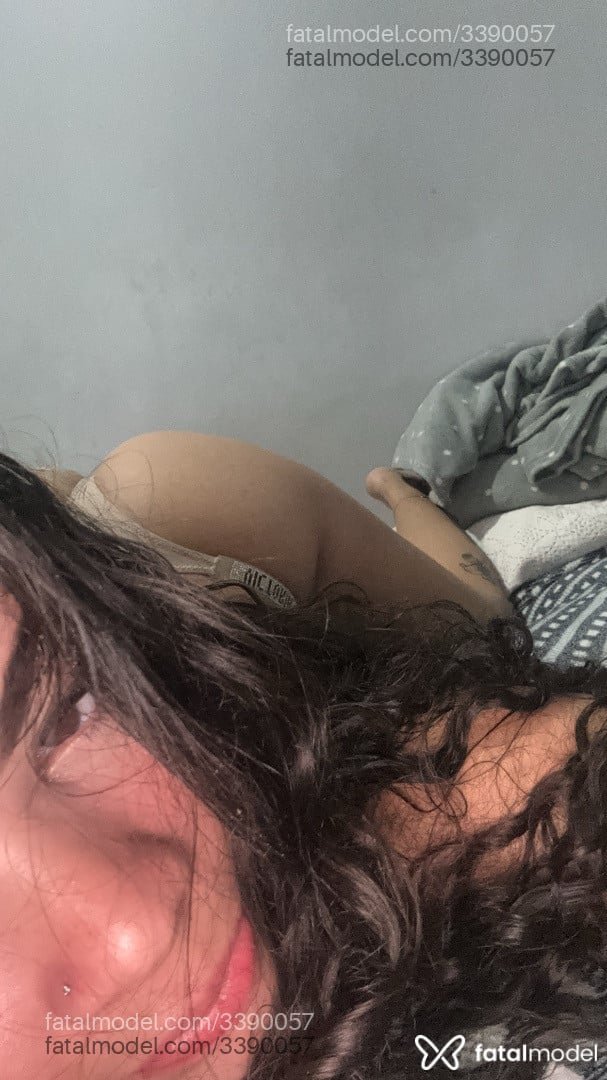 Acompanhante mulher com cabelo castanho de olhos castanhos - Letícia Azevedo Acompanhante mulher com cabelo castanho de olhos castanhos - Letícia Azevedo