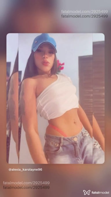 Acompanhante mulher trans com cabelo castanho de olhos castanhos - Karolayne Acompanhante mulher trans com cabelo castanho de olhos castanhos - Karolayne