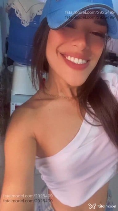 Acompanhante mulher trans com cabelo castanho de olhos castanhos - Karolayne Acompanhante mulher trans com cabelo castanho de olhos castanhos - Karolayne
