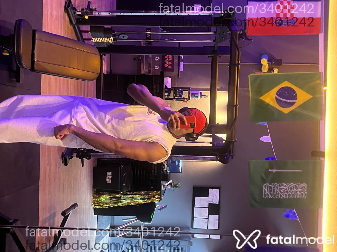 Acompanhante homem com cabelo castanho de olhos castanhos em São Paulo - Rabbit
