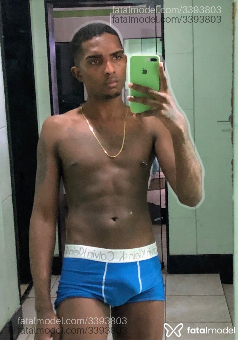 Acompanhante homem com cabelo castanho de olhos pretos - Wellington Santos