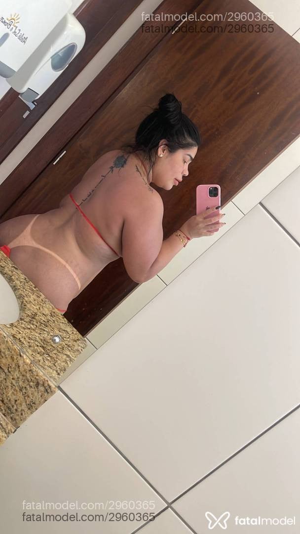 Acompanhante mulher morena (o) de olhos castanhos - Júlia Alves