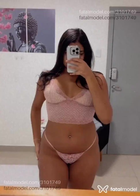 Acompanhante mulher morena (o) de olhos castanhos em Brasília Acompanhante mulher morena (o) de olhos castanhos em Brasília - Cibele Oliver