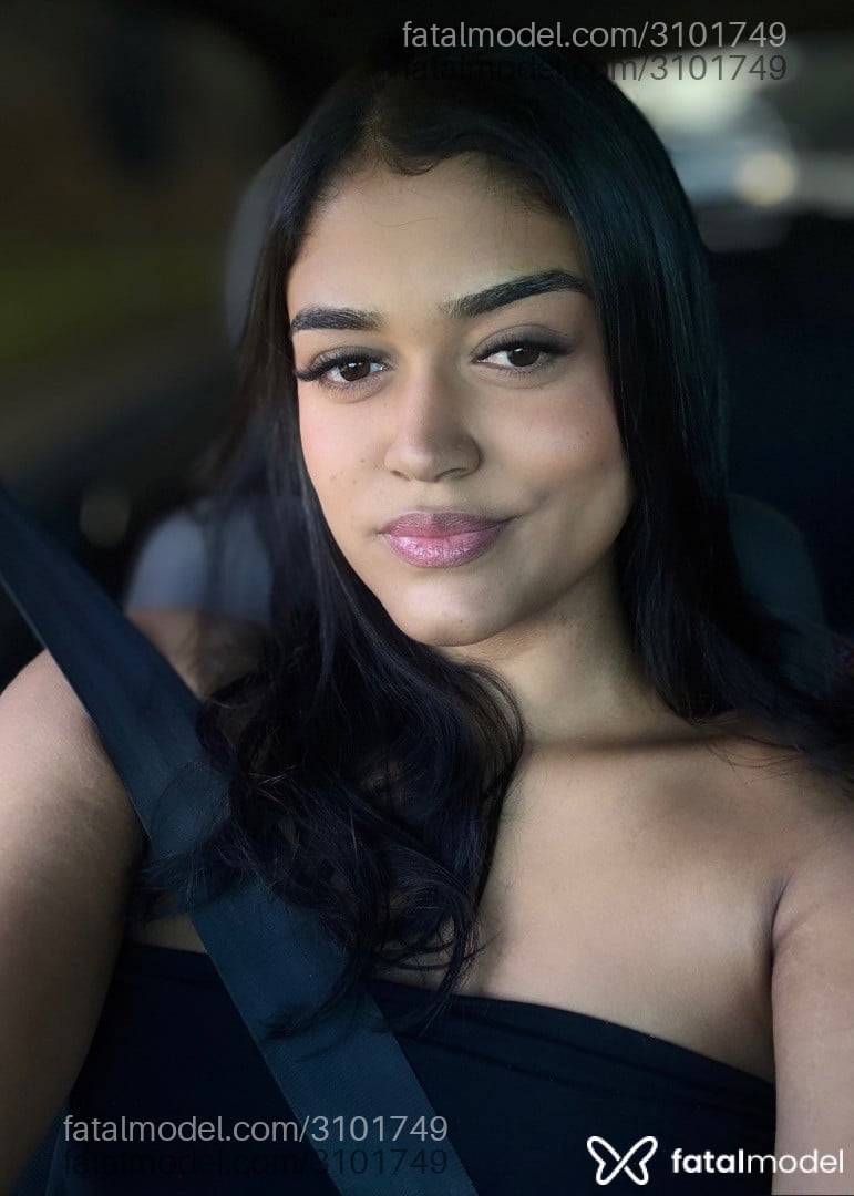Acompanhante mulher morena (o) de olhos castanhos em Brasília Acompanhante mulher morena (o) de olhos castanhos em Brasília - Cibele Oliver