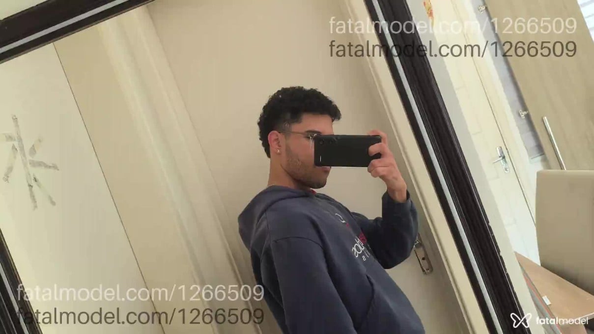 Acompanhante homem com cabelo castanho de olhos castanhos em Joinville Acompanhante homem com cabelo castanho de olhos castanhos em Joinville - Novinhoxx