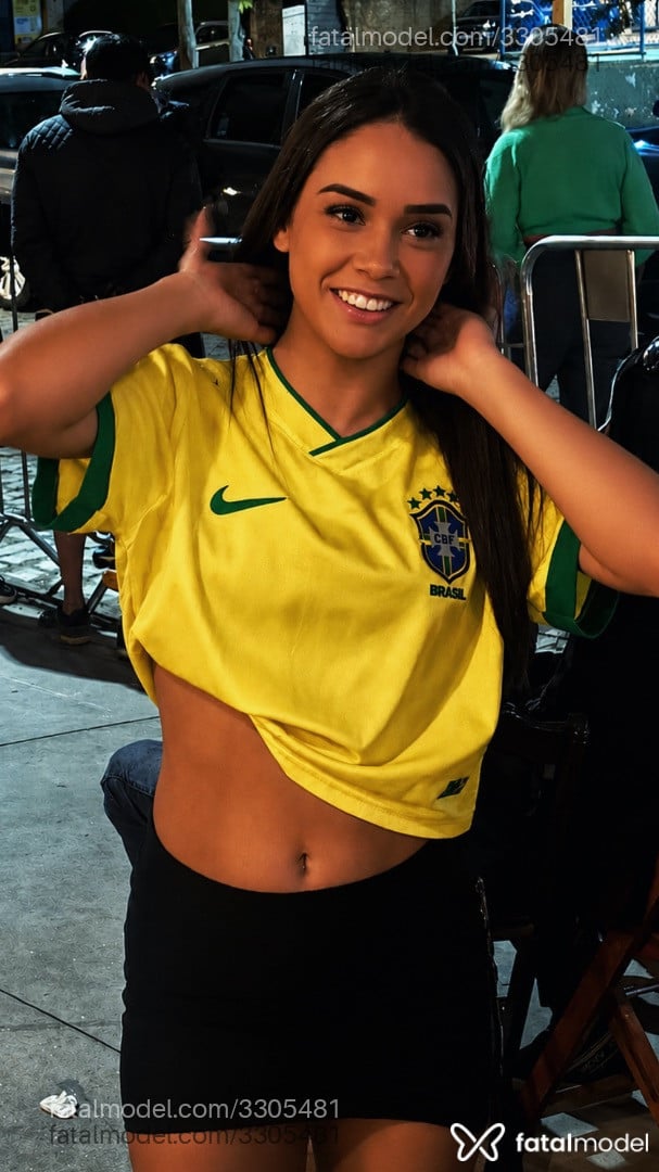 Acompanhante mulher com cabelo castanho de olhos castanhos em Armação dos Búzios - Renata