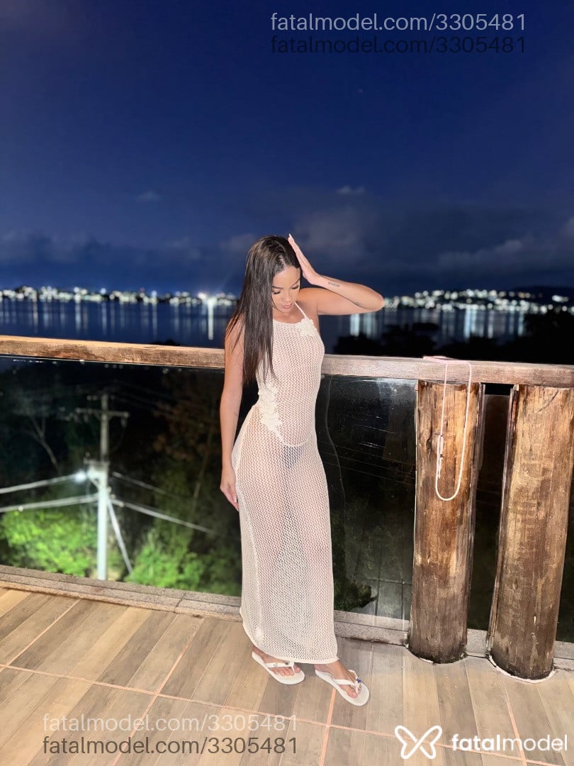 Acompanhante mulher com cabelo castanho de olhos castanhos em Armação dos Búzios - Renata