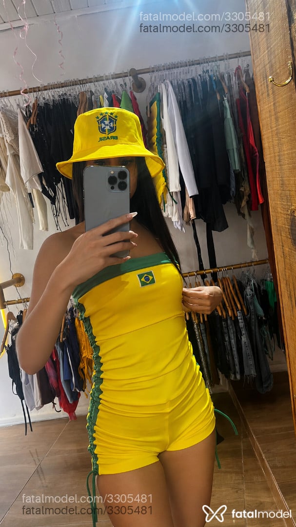 Acompanhante mulher com cabelo castanho de olhos castanhos em Armação dos Búzios - Renata