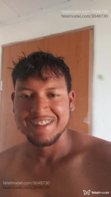 Acompanhante homem morena (o) de olhos castanhos - Charvozo Acompanhante homem morena (o) de olhos castanhos - Charvozo