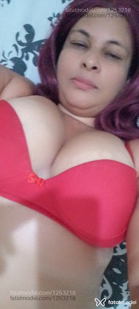 Acompanhante mulher com cabelo castanho de olhos mel em Araçuaí - Dena Moviiik
