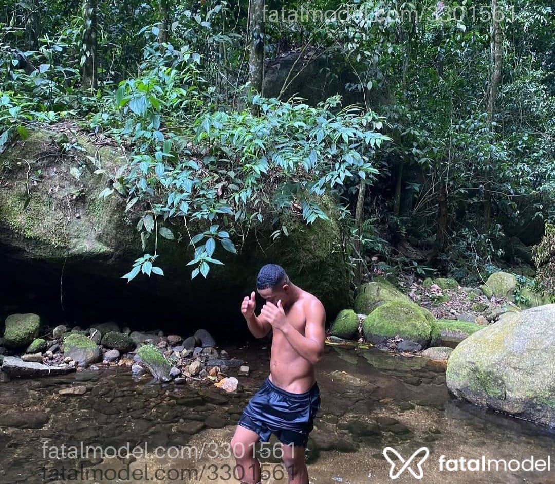 Acompanhante homem morena (o) de olhos castanhos em Rio de Janeiro - Sterlling