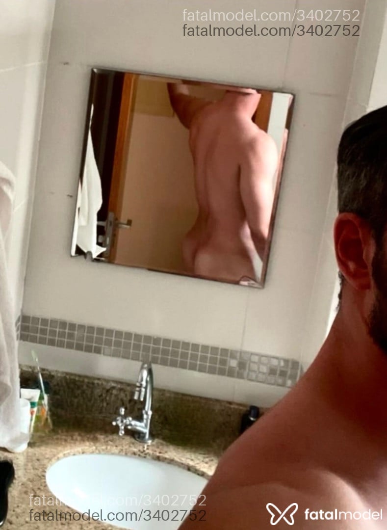 Acompanhante homem com cabelo castanho de olhos mel em Porto Alegre - Elegante Vers
