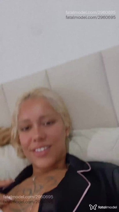 Acompanhante mulher morena (o) de olhos mel em Aracruz Acompanhante mulher morena (o) de olhos mel em Aracruz - Karol