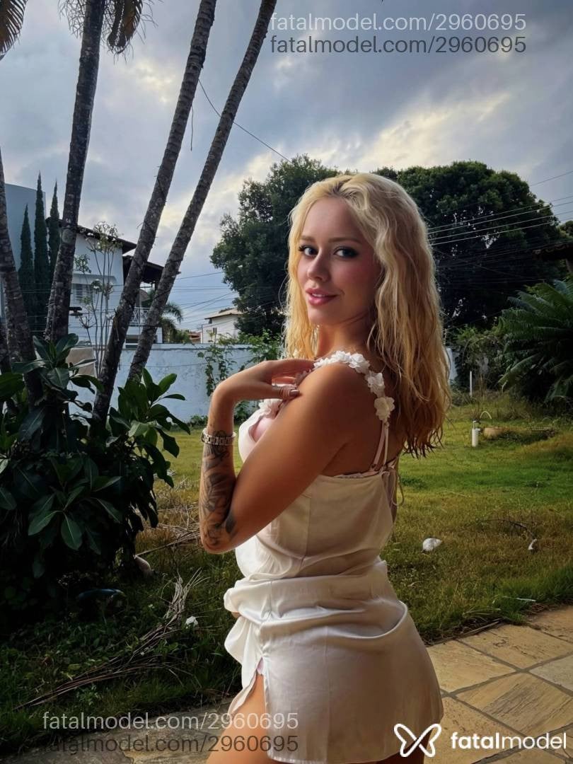 Acompanhante mulher morena (o) de olhos mel em Aracruz Acompanhante mulher morena (o) de olhos mel em Aracruz - Karol