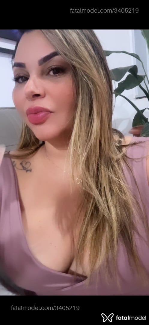Acompanhante mulher com cabelo colorido de olhos castanhos em Vilhena - Laine Mello