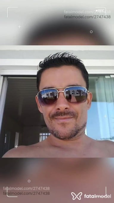 Acompanhante homem trans morena (o) de olhos castanhos - Tom Tom Csc Acompanhante homem trans morena (o) de olhos castanhos - Tom Tom Csc