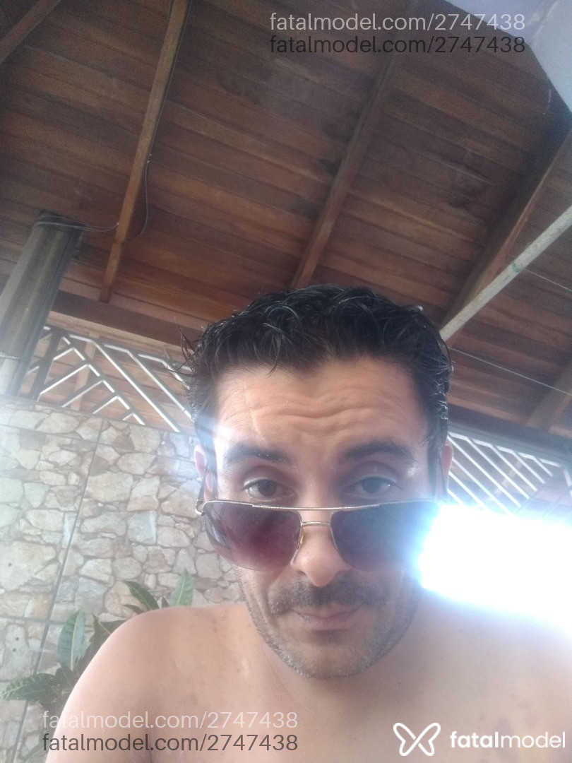 Acompanhante homem trans morena (o) de olhos castanhos - Tom Tom Csc Acompanhante homem trans morena (o) de olhos castanhos - Tom Tom Csc
