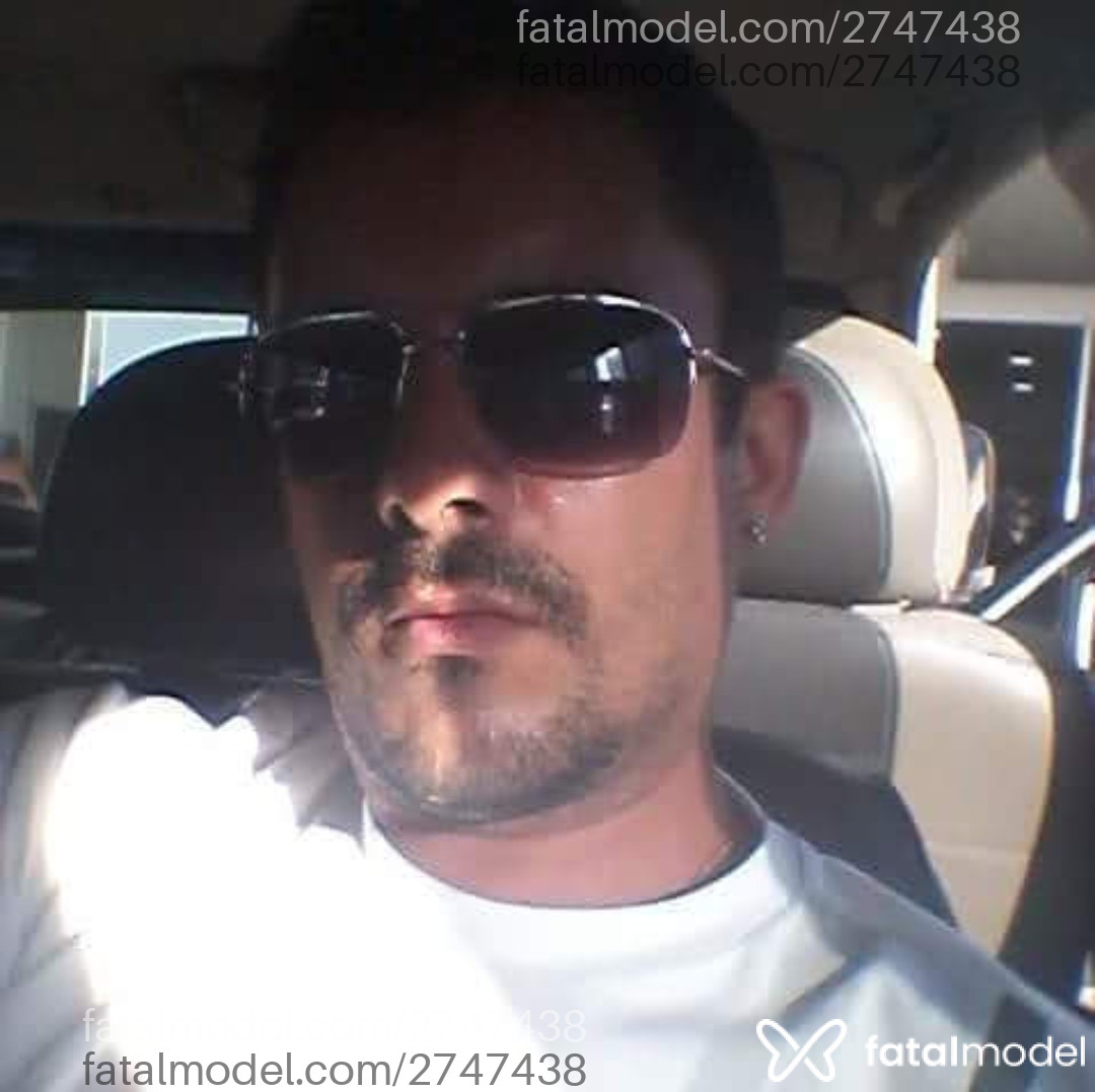 Acompanhante homem trans morena (o) de olhos castanhos - Tom Tom Csc Acompanhante homem trans morena (o) de olhos castanhos - Tom Tom Csc